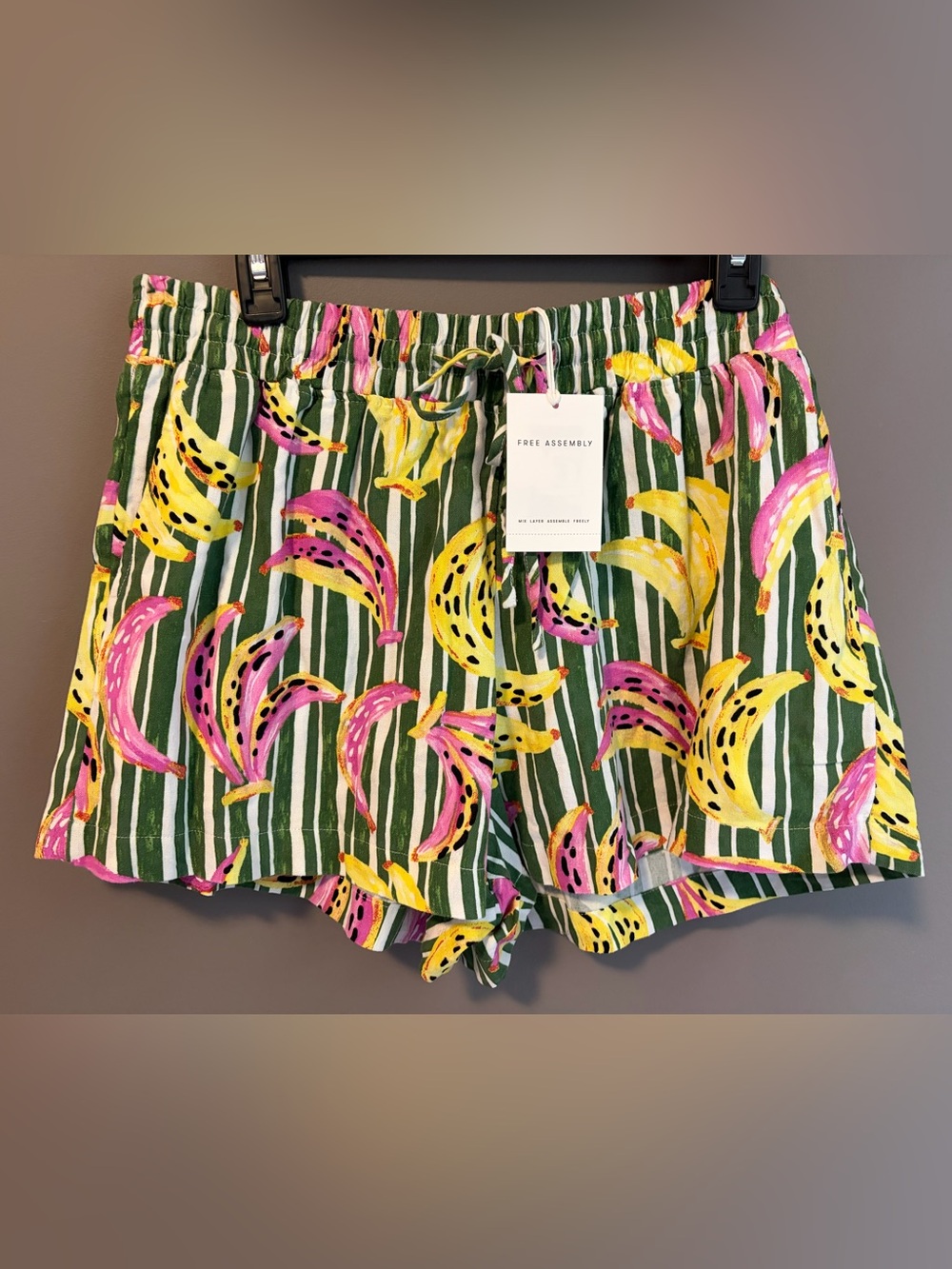 NWT tropical vibes linen blend banana shorts Free Assembly M (6-8)